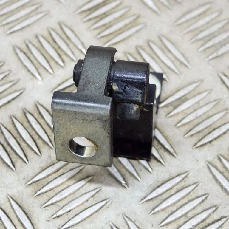 Esiukse ülemine hing A046574