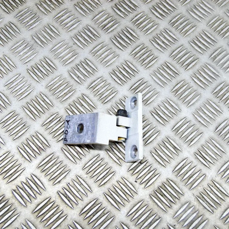 Front door upper hinge – BMW X3 F25 (2010-2017)