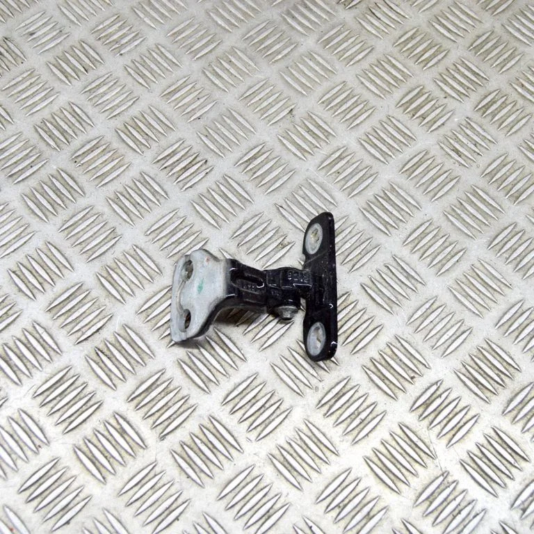Priekšējā augšējā eņģe BJ32228A66CB