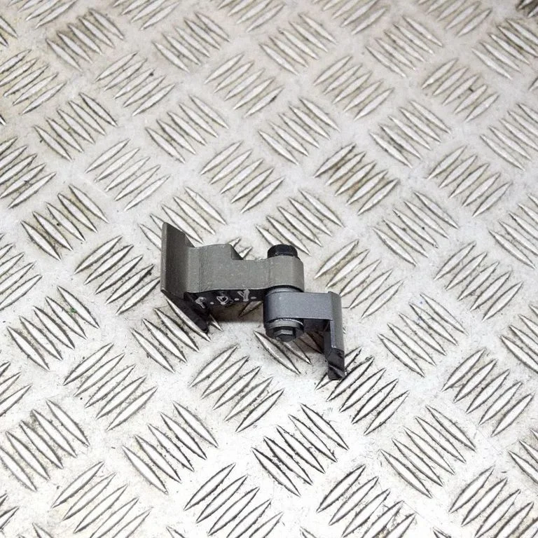 Priekšējā augšējā eņģe 7246066