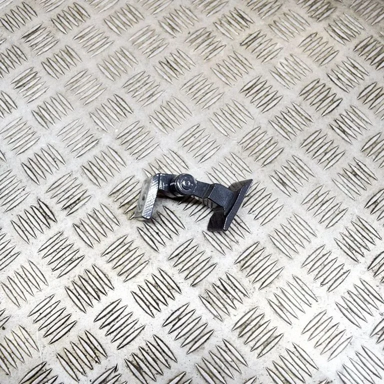 Priekšējā augšējā eņģe 7246068