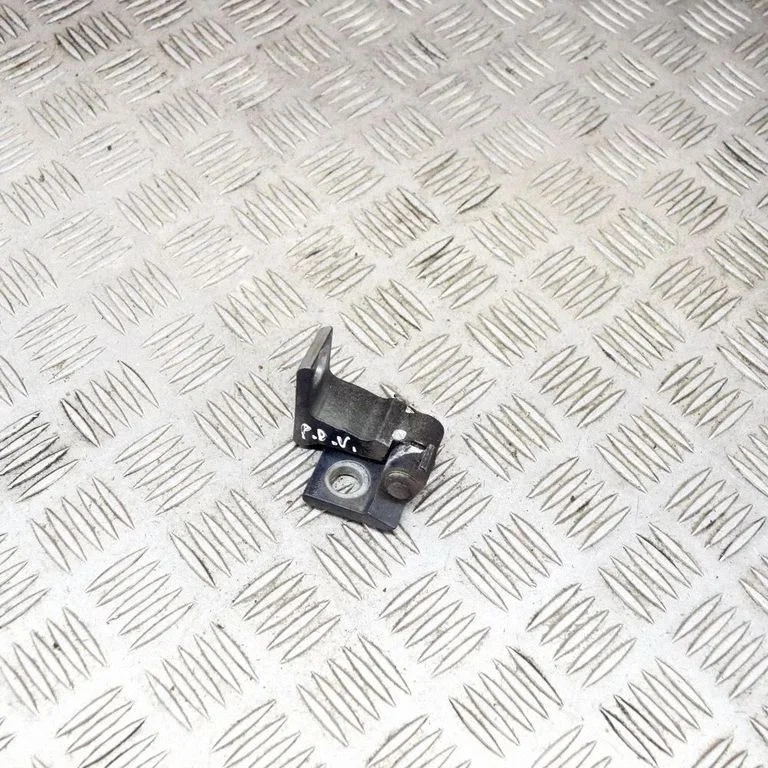 Priekšējā augšējā eņģe 4G0831402A
