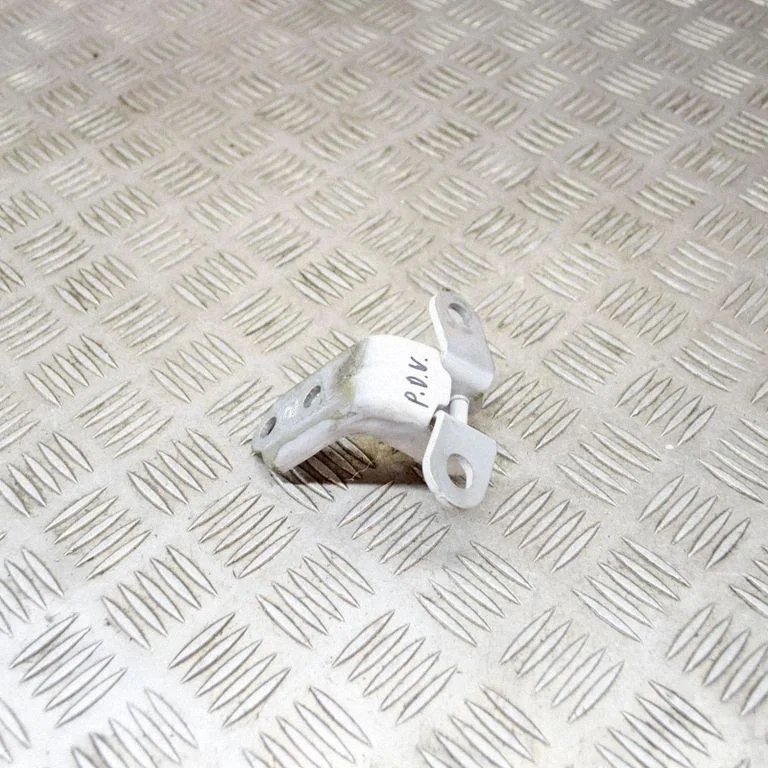 Priekšējā augšējā eņģe A046057