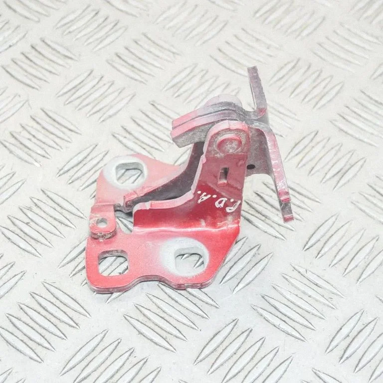 Priekšējā augšējā eņģe A046571