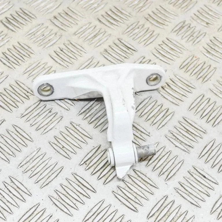 Priekšējā augšējā eņģe – labā