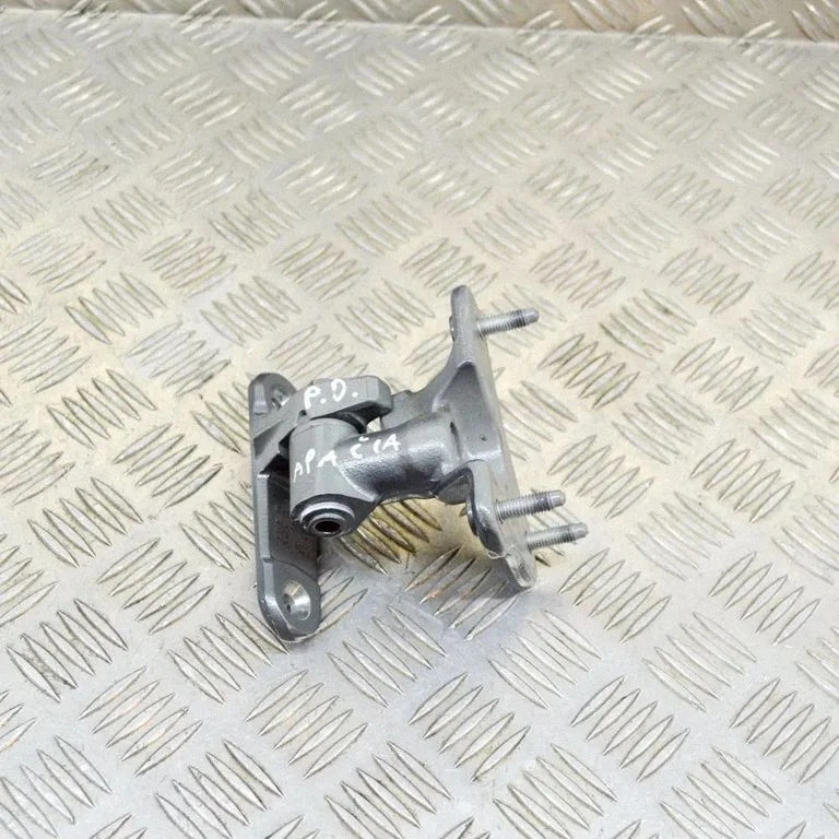 Priekšējā augšējā eņģe – labā
