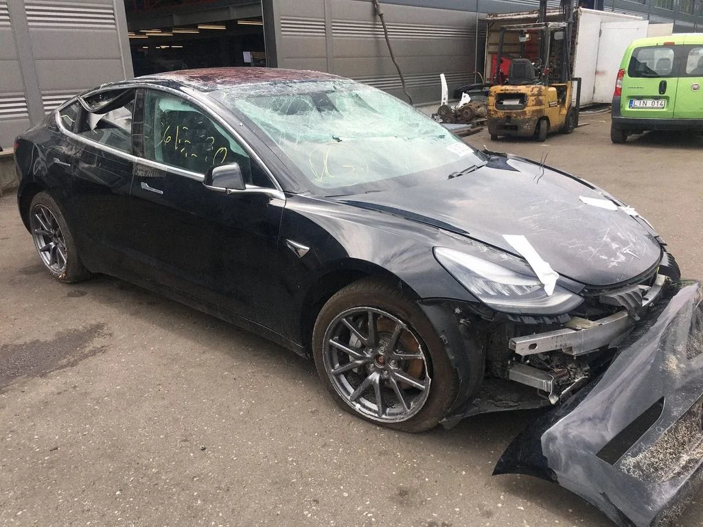 Tesla Tesla Model 3