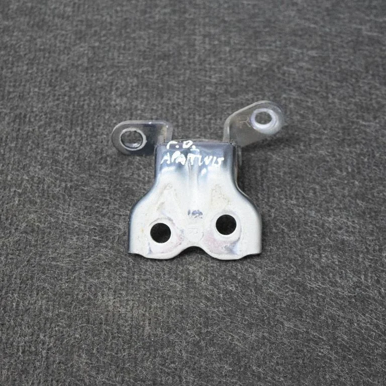 Esiukse ülemine hing – Toyota Hilux (AN10, AN20, AN30) (2011-2015)