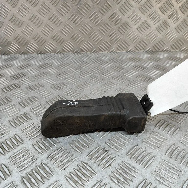Front door check strap stopper – Porsche Macan (95B) (2014-2018)