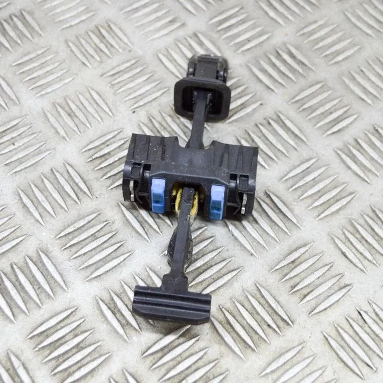 Front door check strap stopper – Volkswagen Amarok (2010-2020)