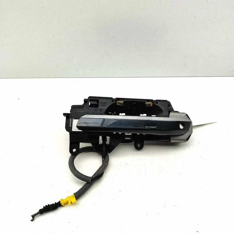 Klamka zewnętrzna drzwi przednich 8W01837811A