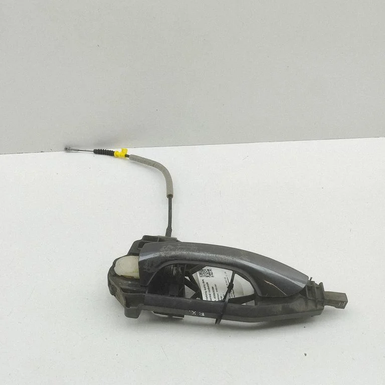 Front door exterior handle – front left