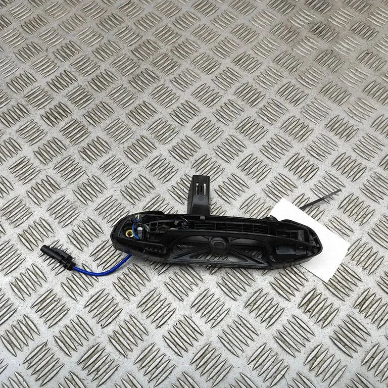 Esiukse välimine käepide 7T0843703F