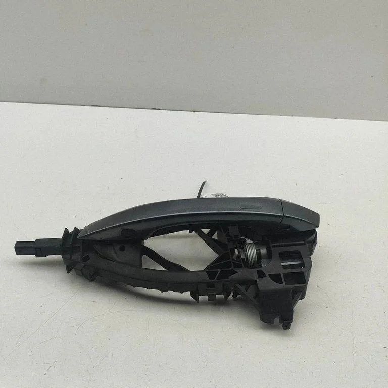 Esiukse välimine käepide 4M8837205B – Audi Q6 e-tron (2024-)