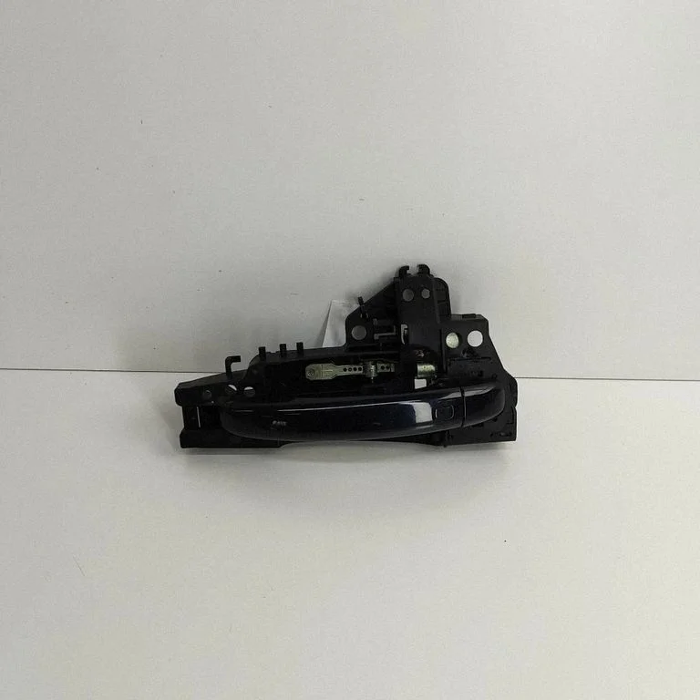 Esiukse välimine käepide 8T2837886A