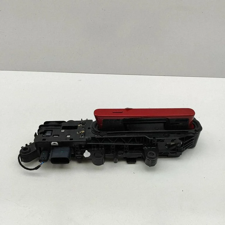 Esiukse välimine käepide M8E226601AD