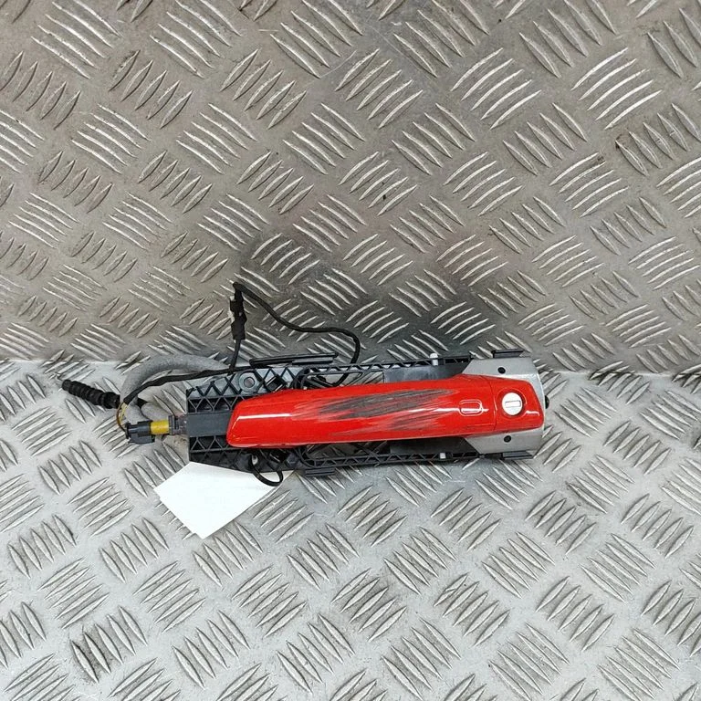 Klamka zewnętrzna drzwi przednich 8V0837885
