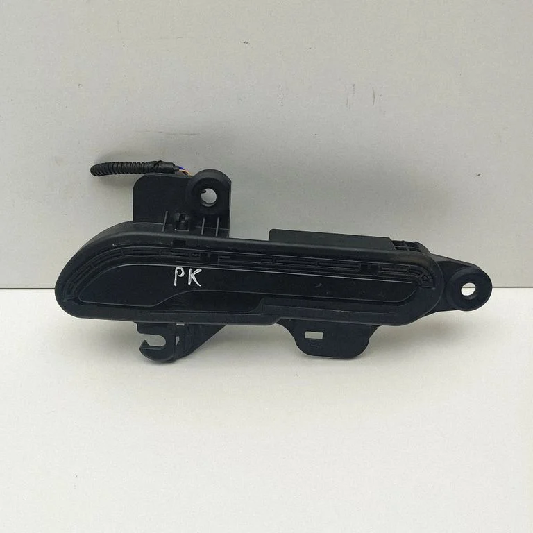 Front door exterior handle 152811400D