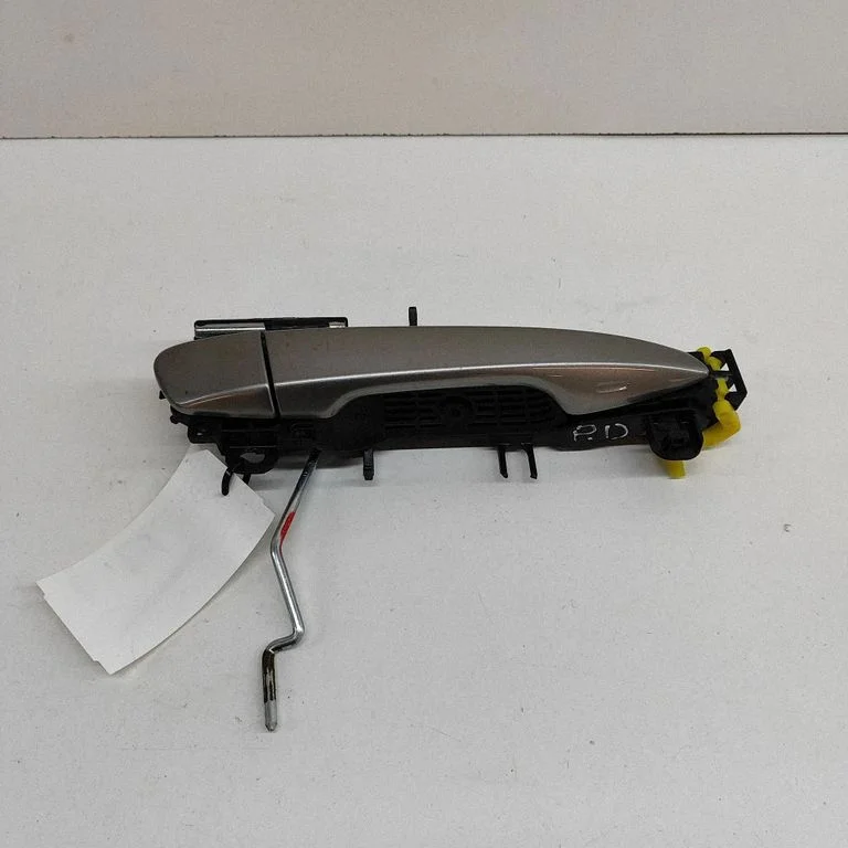Esiukse välimine käepide 6921048040 – Lexus GS 250 350 300H 450H (2013-)