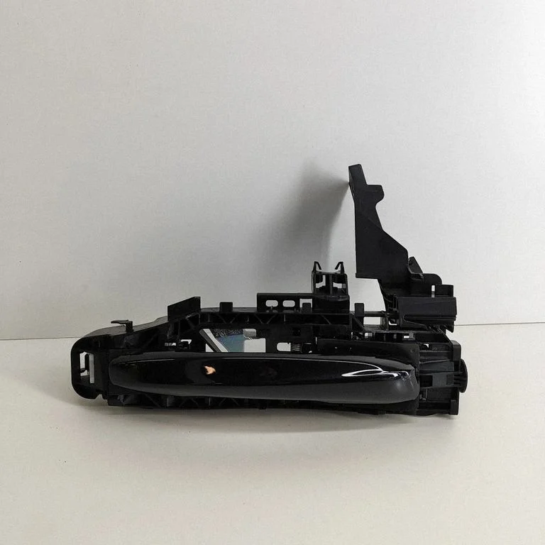 Esiukse välimine käepide A2137230400