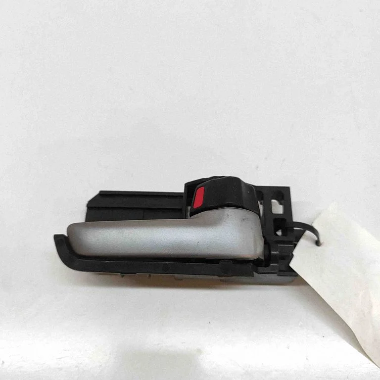 Klamka wewnętrzna drzwi przednich 8311062J30BWL – Suzuki SX4 (2006-2009)