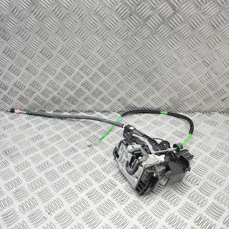 Esiukse lukk – Mercedes-Benz EQS V297 (2021-)