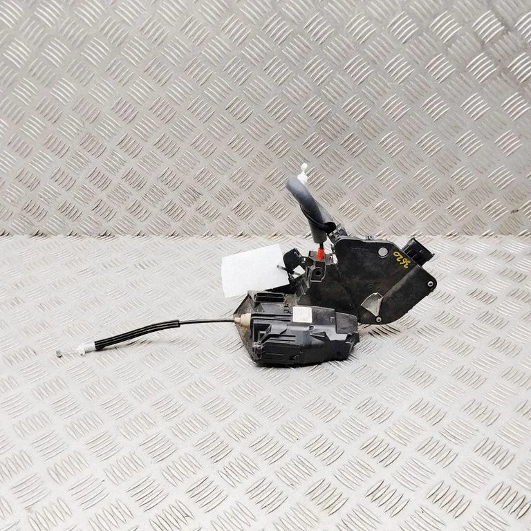 Esiukse lukk FK72203A28AE