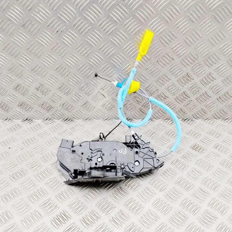 Front door lock 7445050