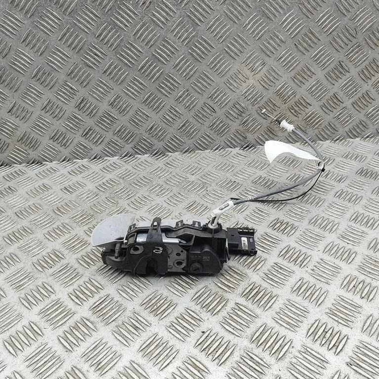 Priekšējo durvju slēdzene 16942545