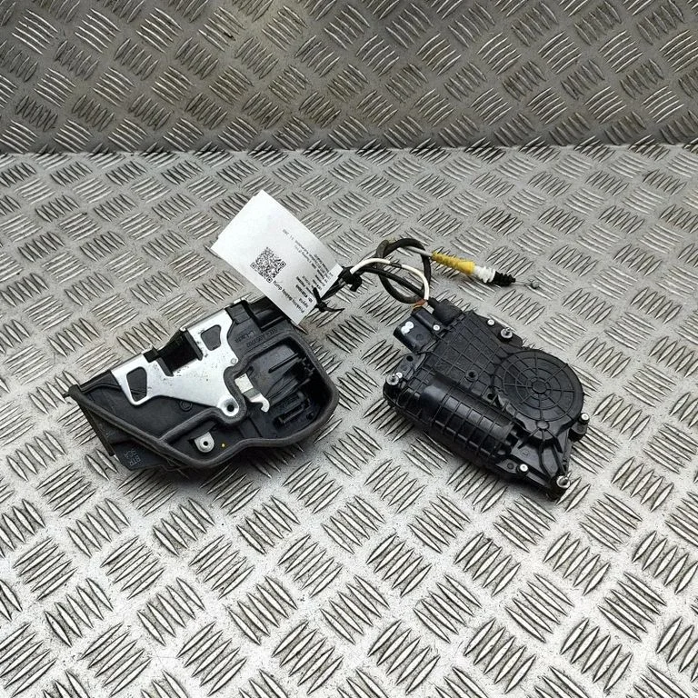 Front door lock – BMW 5 Series F10 F11 (2009-2016)