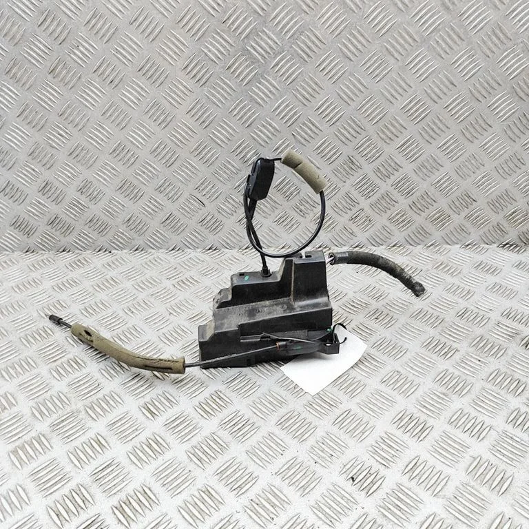 Zamek drzwi przednich 805020010R – Renault Master III (2010-2024)