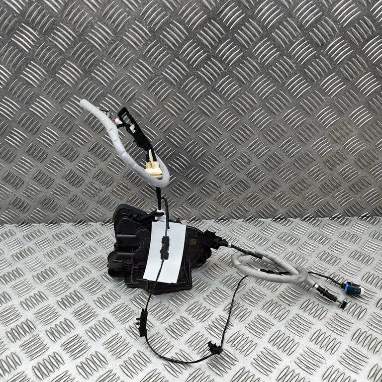 Priekšējo durvju slēdzene 572837016