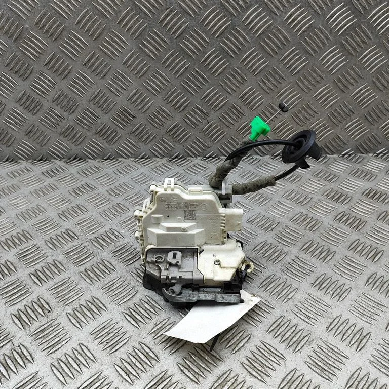 Zamek drzwi przednich – Audi A4 Allroad B8 (2008-2016)