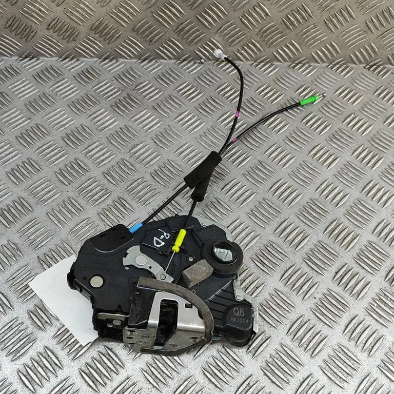 Priekšējo durvju slēdzene 6903053080