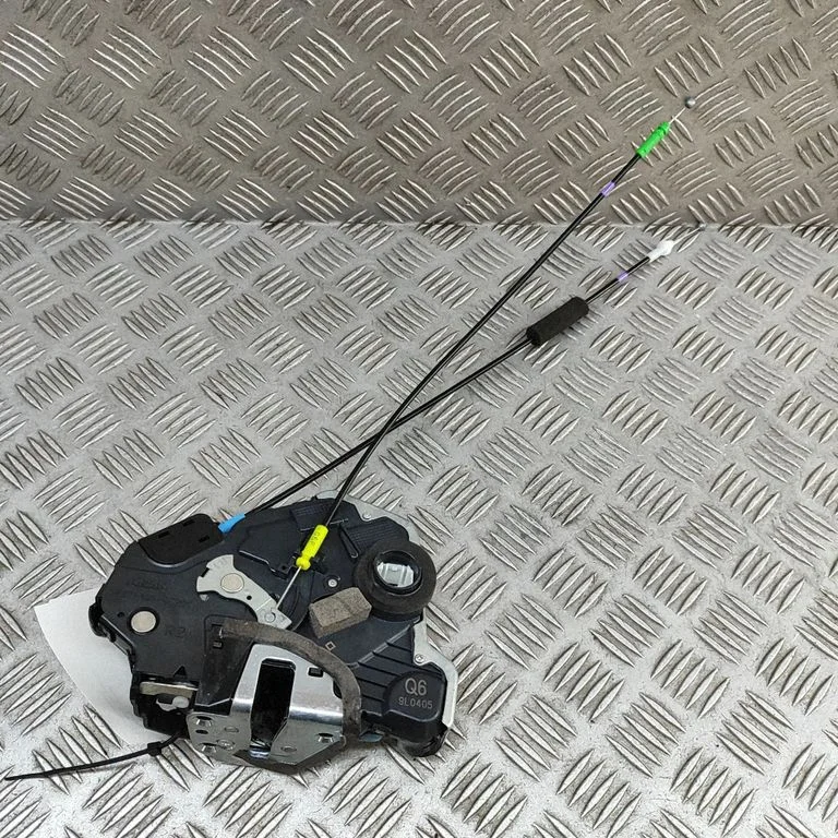 Priekšējo durvju slēdzene 6903053080