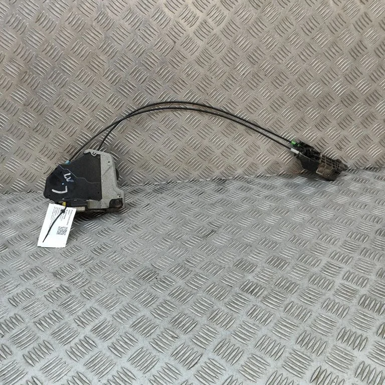 Zamek drzwi przednich 8221065J21 – Suzuki Grand Vitara II (2006-2016)