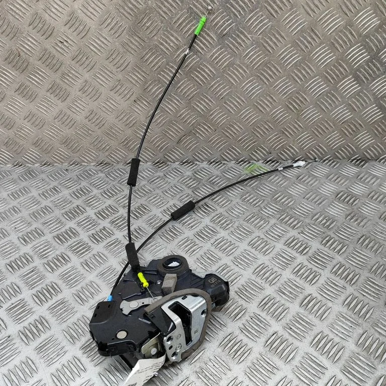 Zamek drzwi przednich 6903053080