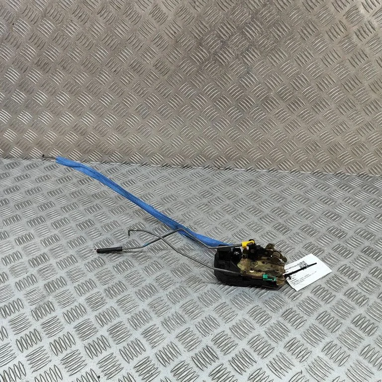Priekšējo durvju slēdzene 4589072AC