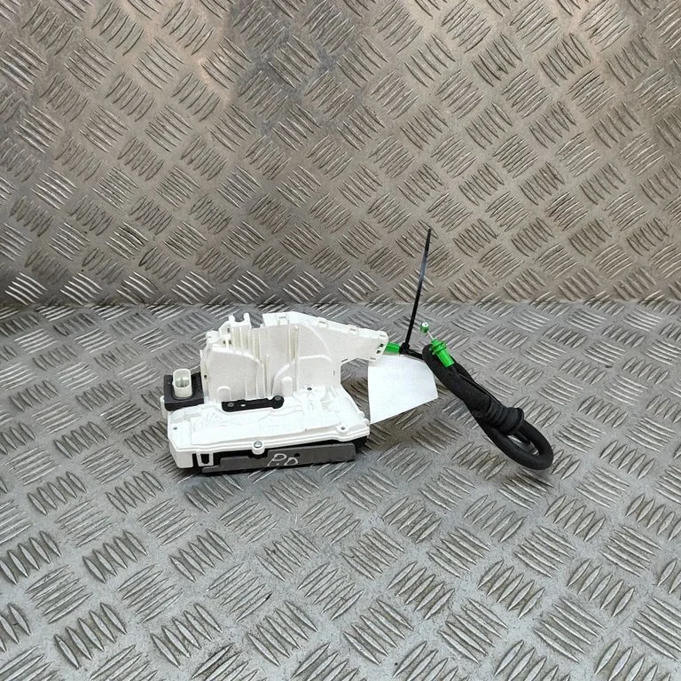 Zamek drzwi przednich – Tesla Model Y (2020-)