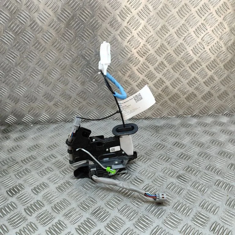 Front door lock 81320CV110