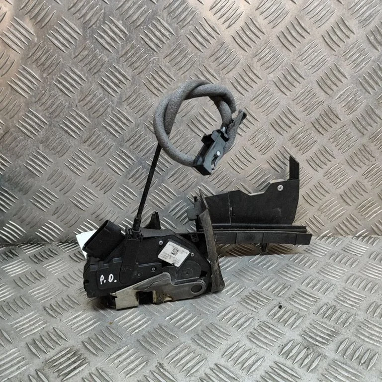 Priekšējo durvju slēdzene BM51A219A64DG