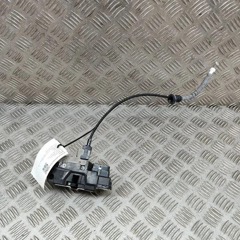 Priekšējo durvju slēdzene 31462456