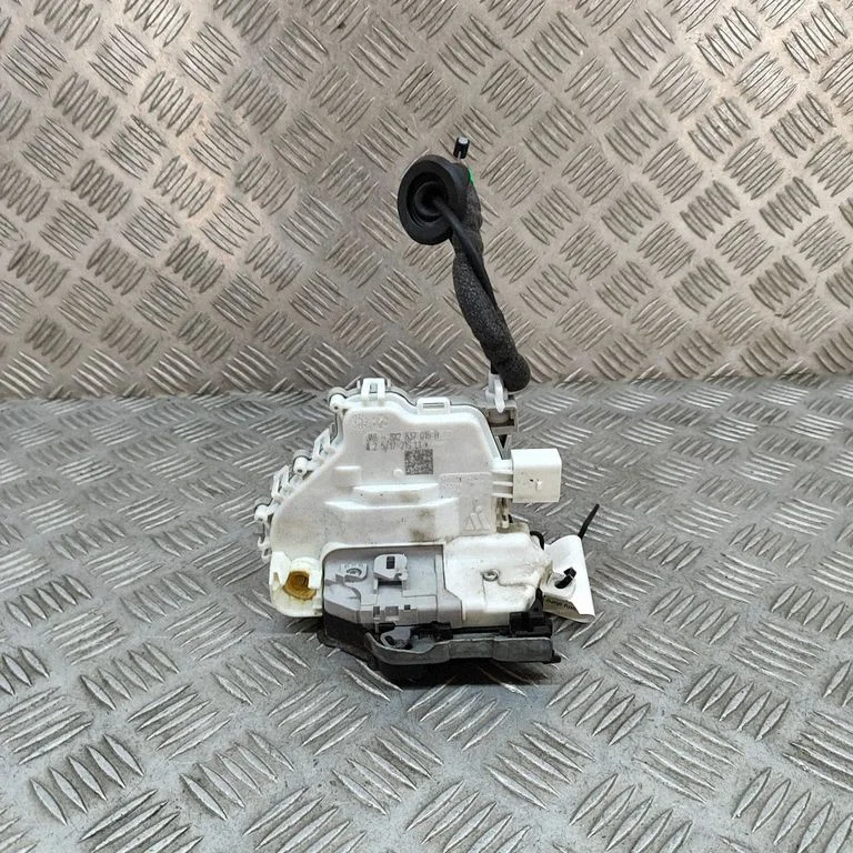 Front door lock – Audi A4 S4 B9 (2015-2019)