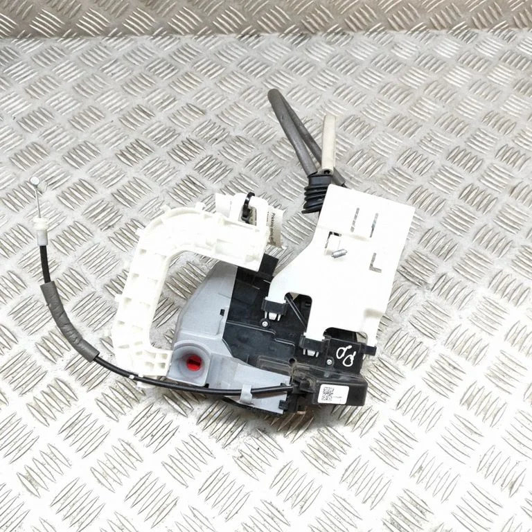 Priekšējo durvju slēdzene 81320G2030