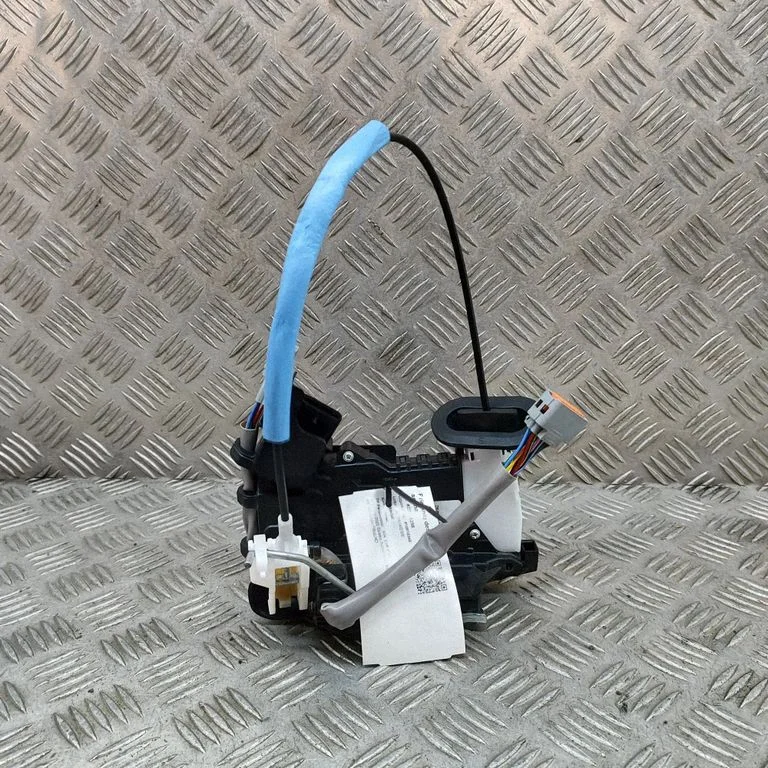 Front door lock 81320CV110