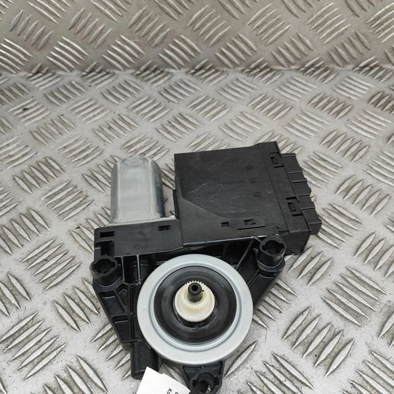 Front door window regulator motor 31674758