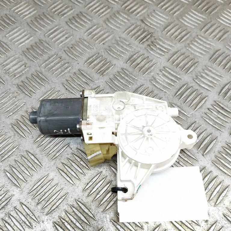 Priekšējā loga pacēlāja motoriņš 0130822273