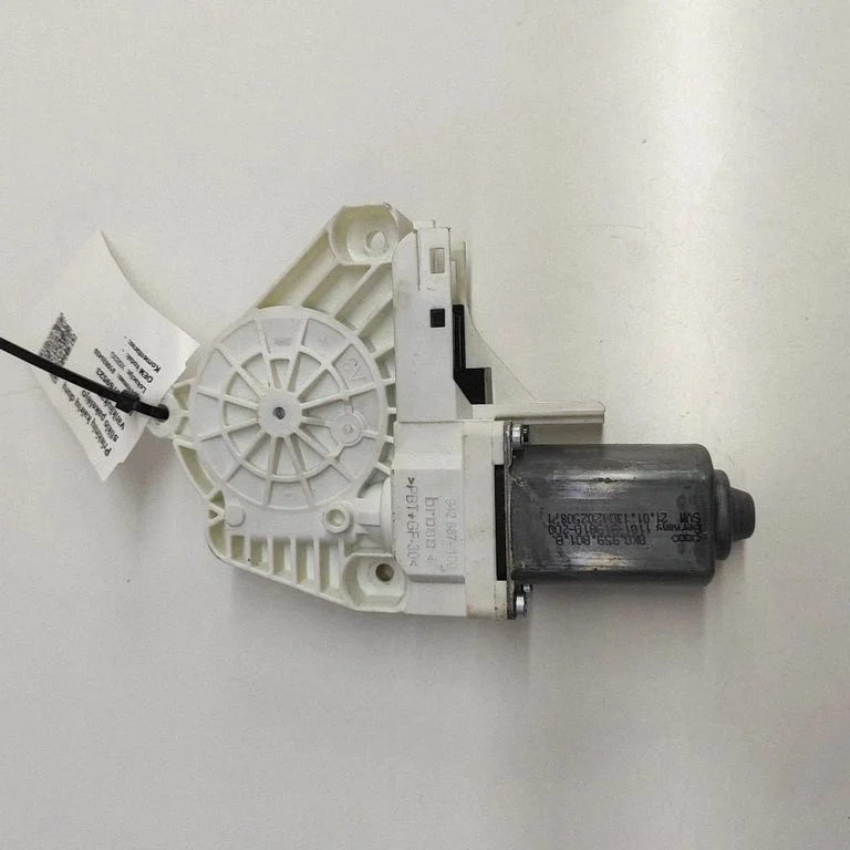 Priekšējā loga pacēlāja motoriņš 8K0959801B