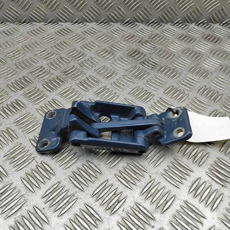 Aizmugurējā augšējā eņģe A9107409000