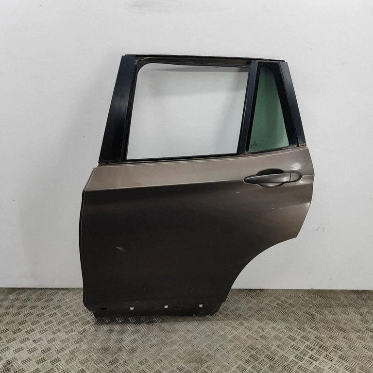 Aizmugurējās durvis 7238695